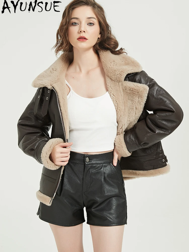 سترة من الجلد الحقيقي من AYUNSUE سترات نسائية للدراجات النارية 2025 معطف فرو من جلد الغنم الطبيعي ملابس شتوية كلاسيكية للسيدات ملابس خروج