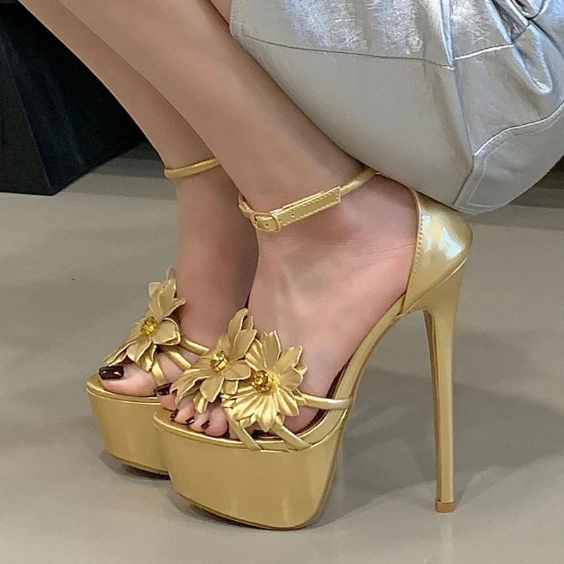 Eilyken مصمم زهرة سوبر خنجر عالية الكعب النساء الصنادل موضة مشبك حزام مأدبة أحذية الحفلات الصيف الإناث مضخات