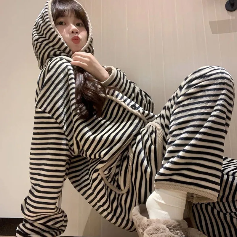 

Женский полосатый фланелевой пижамный комплект с капюшоном из кораллового флиса, длинные рукава и длинные брюки, круглый вырез, зимняя теплая одежда для сна.