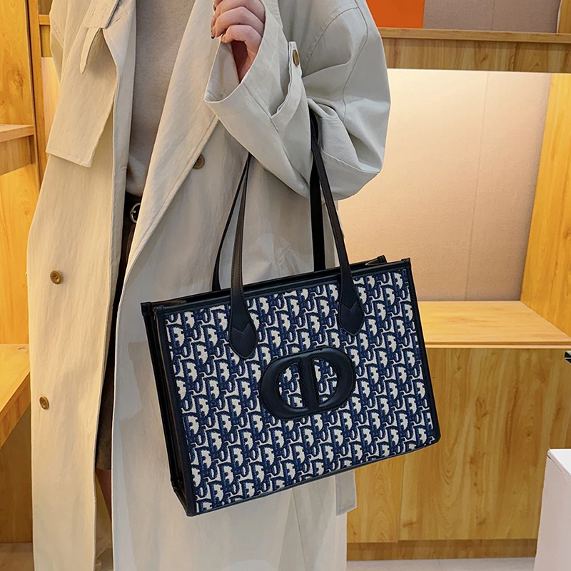 Torebka damska Couture Heritage, luksusowa, skórzana, w stylu vintage, wysokiej klasy.