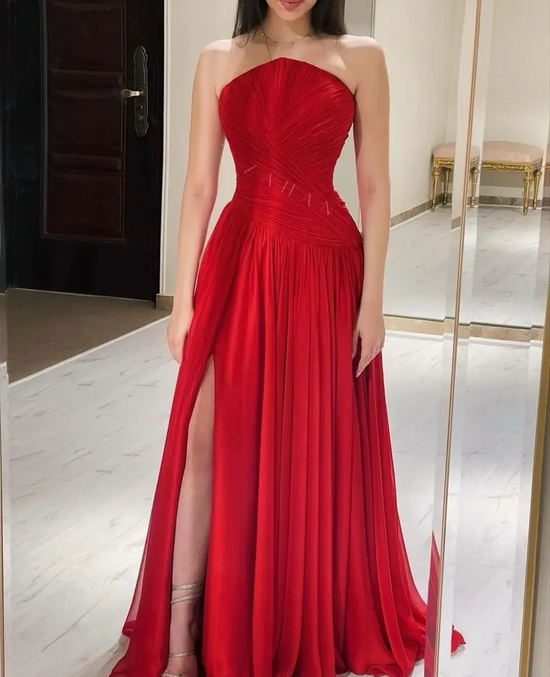 

Customized Red Chiffon Prom Dresses Sleeveless Floor Length Pleated Side Split Elegant Evening Party Dress for Women Robes De