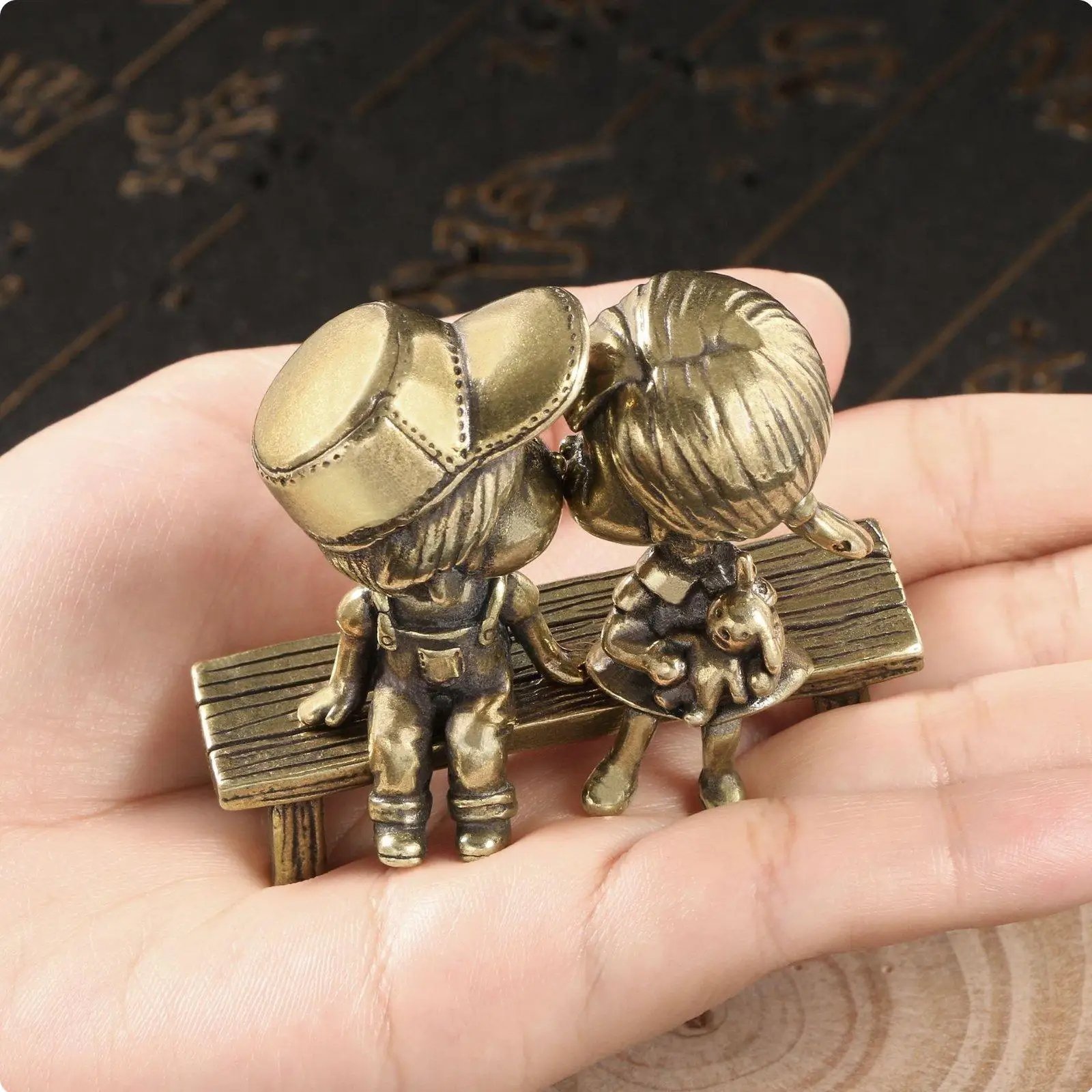 Vintage Brass Figurine Expressive Kissing Couple Decorative Sculpture for Office Desktop Anniversary Present