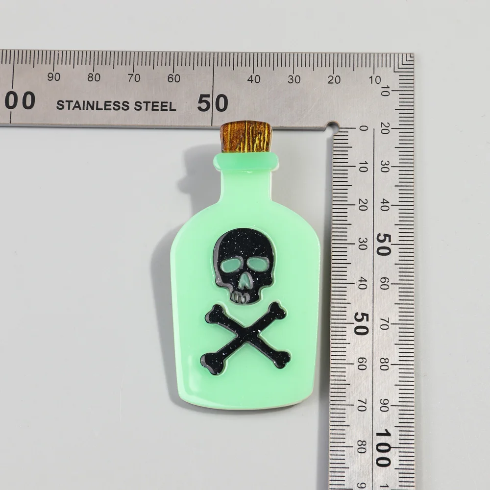 New Luminous Poison Bottle Acrylic Brooches Lapel Pins for Women Gothic Skull Bone Badge Brooch Halloween Jewelry Accessories