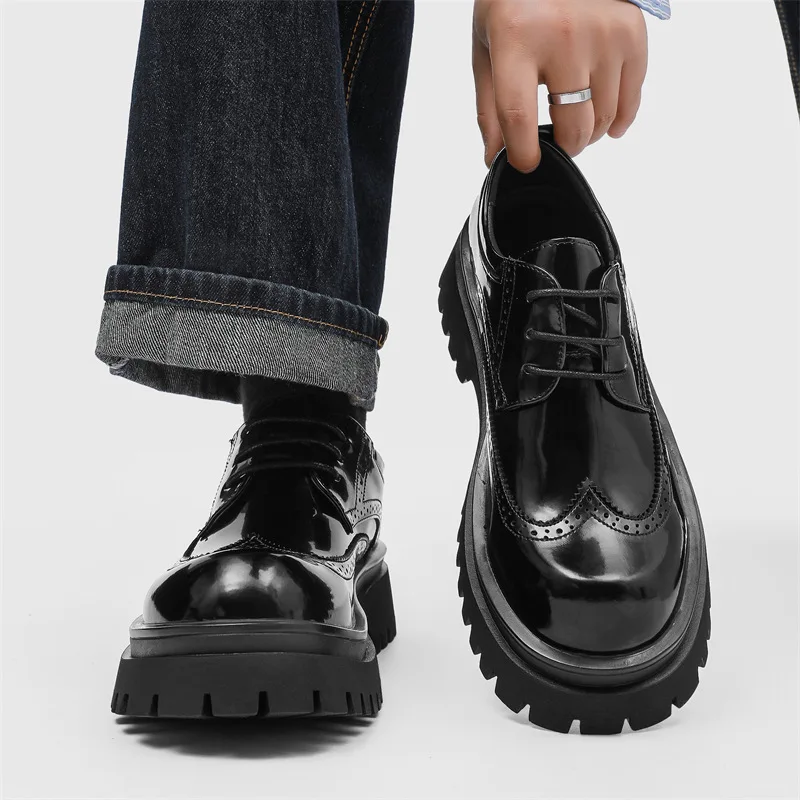 

Мужские повседневные деловые свадебные лакированные туфли, черные модные туфли-броги с резьбой, дизайнерские кроссовки на платформе, обувь с большим носком