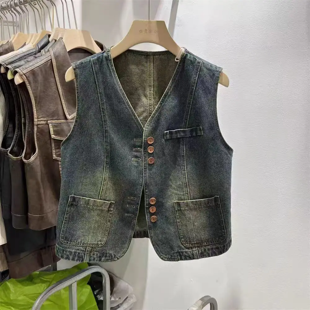 Retro sem mangas denim colete feminino 2025 primavera novo vintage com decote em v curto versátil jaqueta chique botão bolso topo na moda