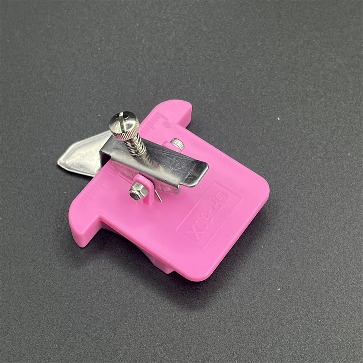 AA98 Magnetic Seam Guide for Sewing Machine, 2pc Magnetic Seam Guide with Clip, Sewing Machine Universal Accessories Blue