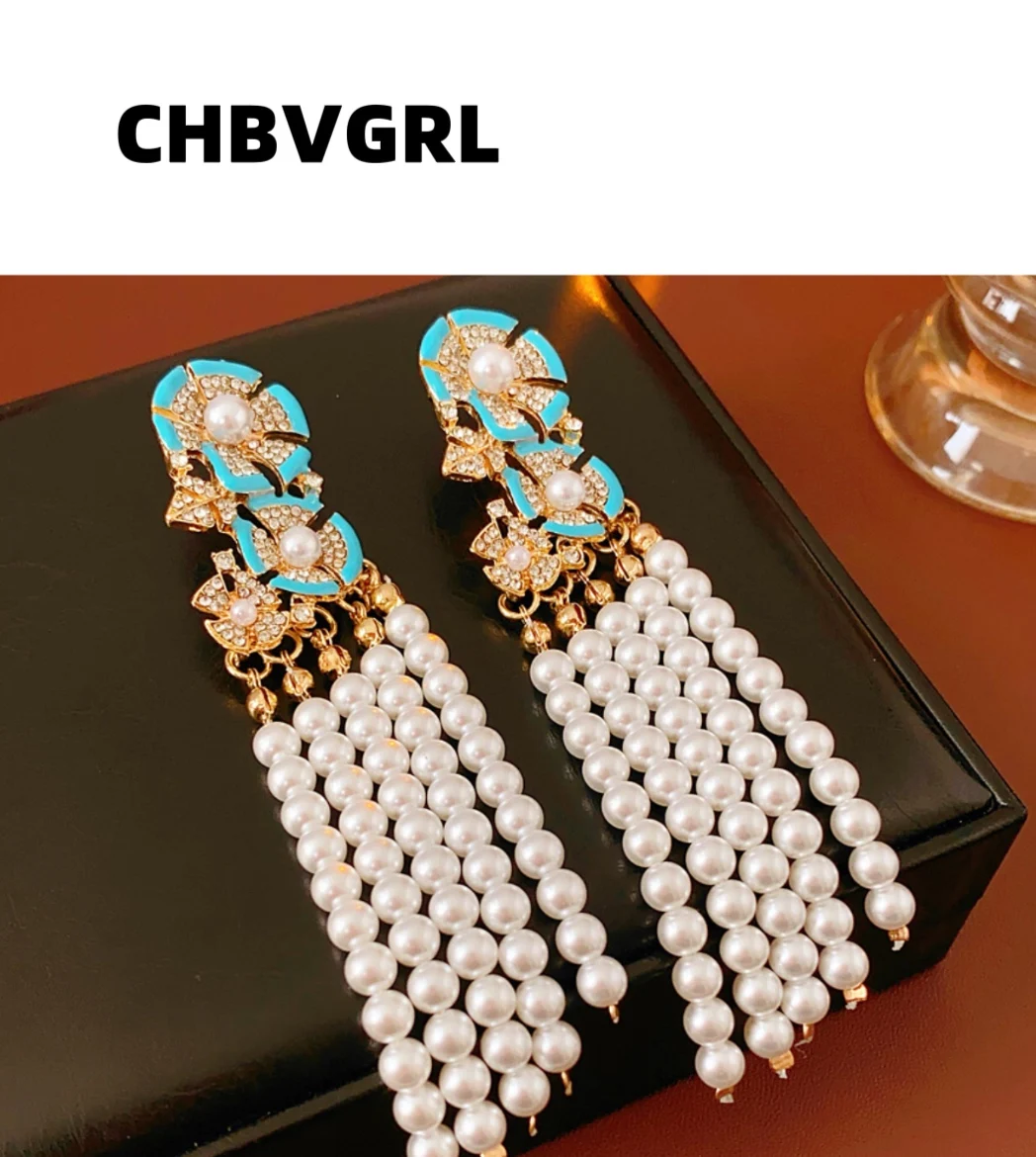 

Luxurious flower pearl fringe earrings, retro and exquisite, versatile stud earrings, high-end design earring