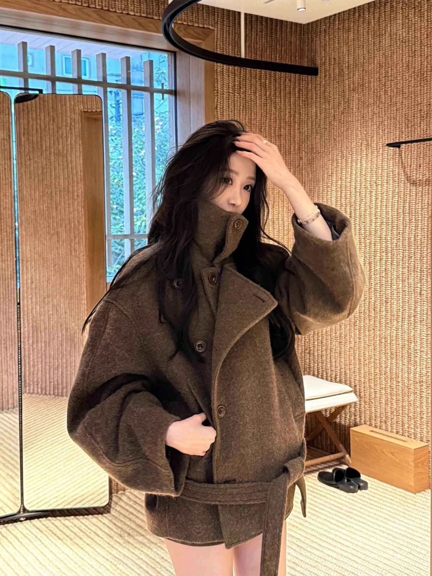 

Gagarich Retro Atmosphere Brown High Neck Woolen Coat Women 2025 Winter New Style Temperament Short Thickened Woolen Coat