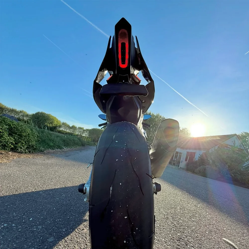 R1 لوحة ترخيص حامل دراجة نارية الذيل مرتب لياماها R1 R1M R1S 2015-2022 2023 2024 2025 قابل للتعديل حامل لوحة أرقام قصيرة