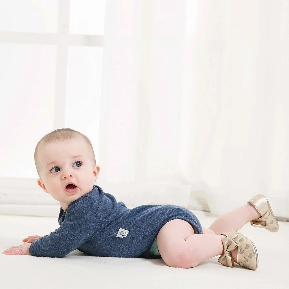 

1 пара детской обуви с сердечками и вышитым бантом Prewalker, подходящая домашняя коляска, ковер, мягкая подошва, удобная для младенцев