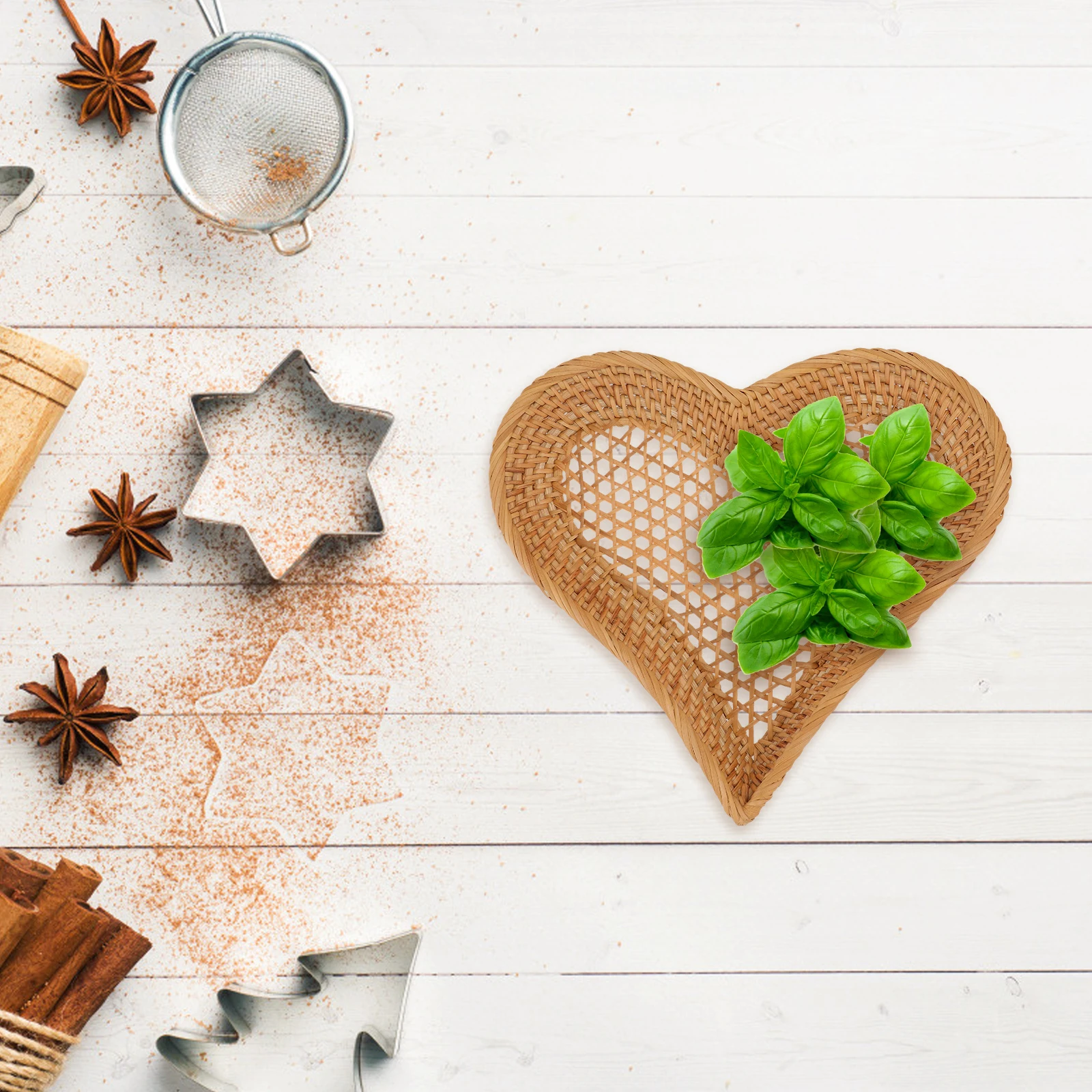 

Rattan Woven Basket Heart Shaped Fruit Tray Snack Food Decorative Kitchen Counter Storage Pantry Supermarket Office Shop Home