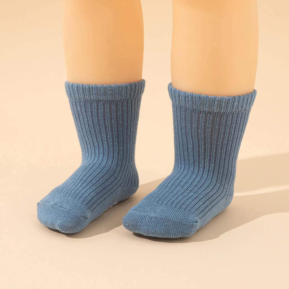 9 أزواج من الجوارب للأطفال الصغار المضادة للانزلاق لتعلم المشي، جوارب بسيطة بلون نقي لمنتصف الساق، مناسبة لكل من الأولاد والبنات.
