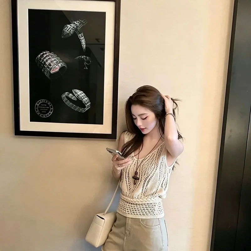 Women Clothes Summer Korean Fashion Loose Hollow Out Solid Color O-neck Sleeveless Appear Thin Lazy Wind Young Style Tank Top