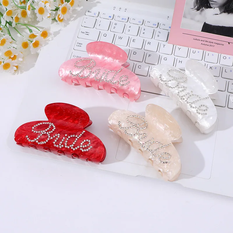 

Cross-border Valentine's Day Acrylic Letter Dot Diamond Girl Fashion Love Large Shark Clip Girl Cute Premium Hair