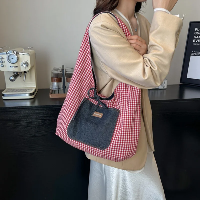 أزياء بسيطة المرأة حقيبة يد قماش منقوشة حقيبة كتف الإناث البرية أبيض وأسود تحقق حمل حقيبة الحرم الجامعي نمط طالب الكتب حقيبة