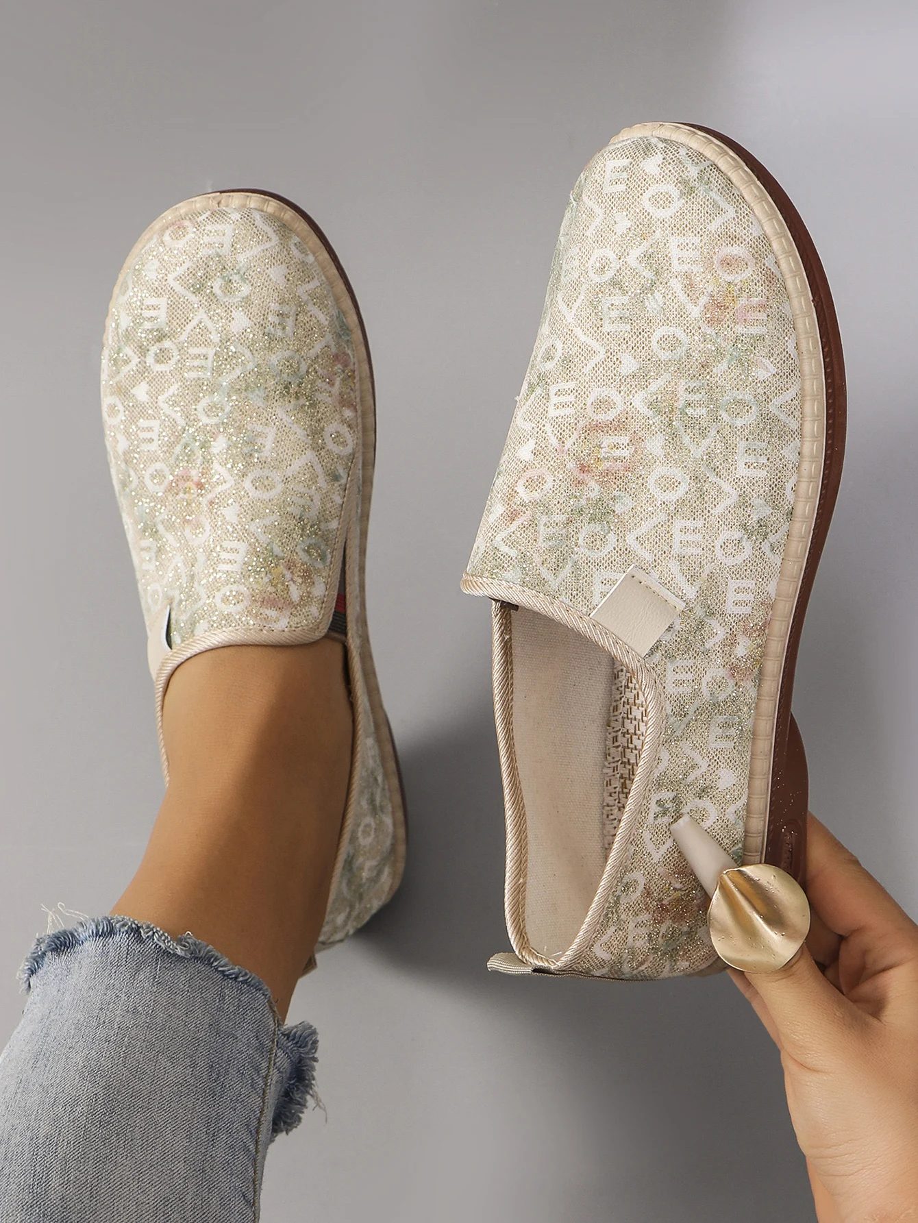 Spring New Women\'s Casual Sports Shoes Comfortable, Breathable, Lightweight, Wear resistant Lazy Shoes, Soft soled Flat Shoes