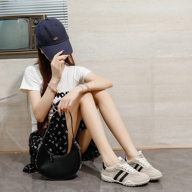 2025 New Women's Comfortable Golf Shoes Single Mesh Breathable Fitness Golf Shoes Outdoor Classic Lightweight Running Shoes