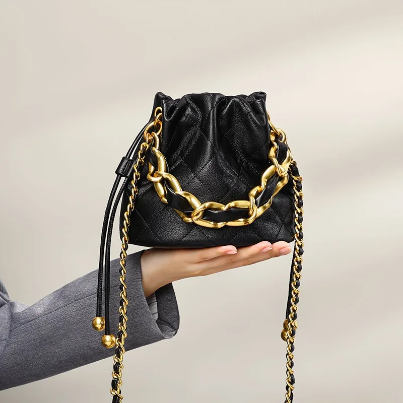 

New Fashionable Versatile Retro High-end Messenger Bucket Bag Niche Designer Portable Chain Leather Bag