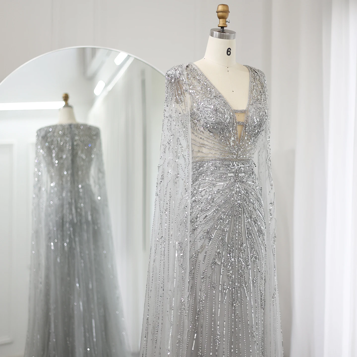 Sharon Said Luxuriöses Dubai Silbergraues Meerjungfrauen-Abendkleid mit Cape, V-Ausschnitt, Türkis, Arabian Nights Ballkleid SS397, Maßanfertigung – Detail 9