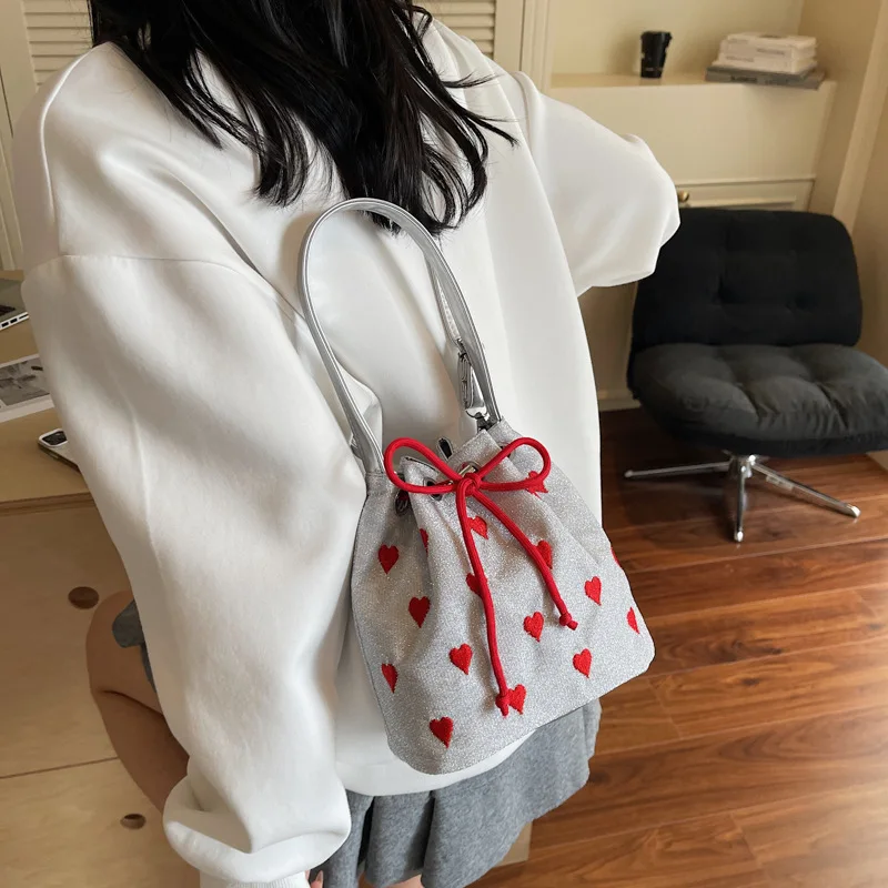 أزياء التطريز موضوع الحب دلو حقيبة، الرباط باليد، حقائب اليد حقيبة كروسبودي الألوان المتناقضة #3