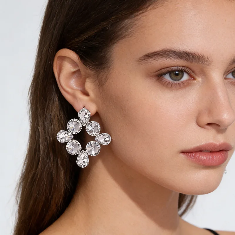 New geometric earrings niche design sense rhinestone stud earrings flash simple accessories earrings
