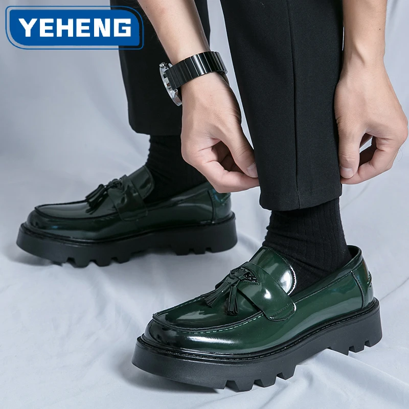 

Luxury British-Style Men's Tassel Loafers Shiny Patent Leather with Thick Soles Slip-On Dress Shoes Vintage Formal Penny Loafers