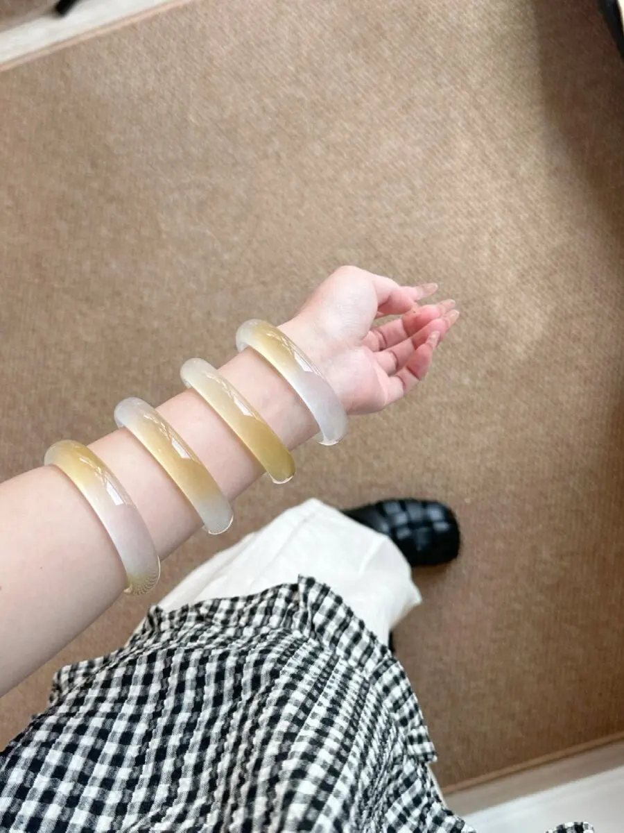 

Браслет из нефрита Хай Бинцзун, браслет из агата цвета шампанского, браслет из нефрита Хуанлун.