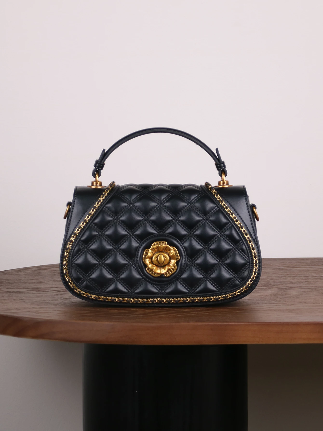 

Fashionable new 2026 ladies' handbag is small and exquisite with rhombic embroidery thread bag, with high sense, shoulder slung