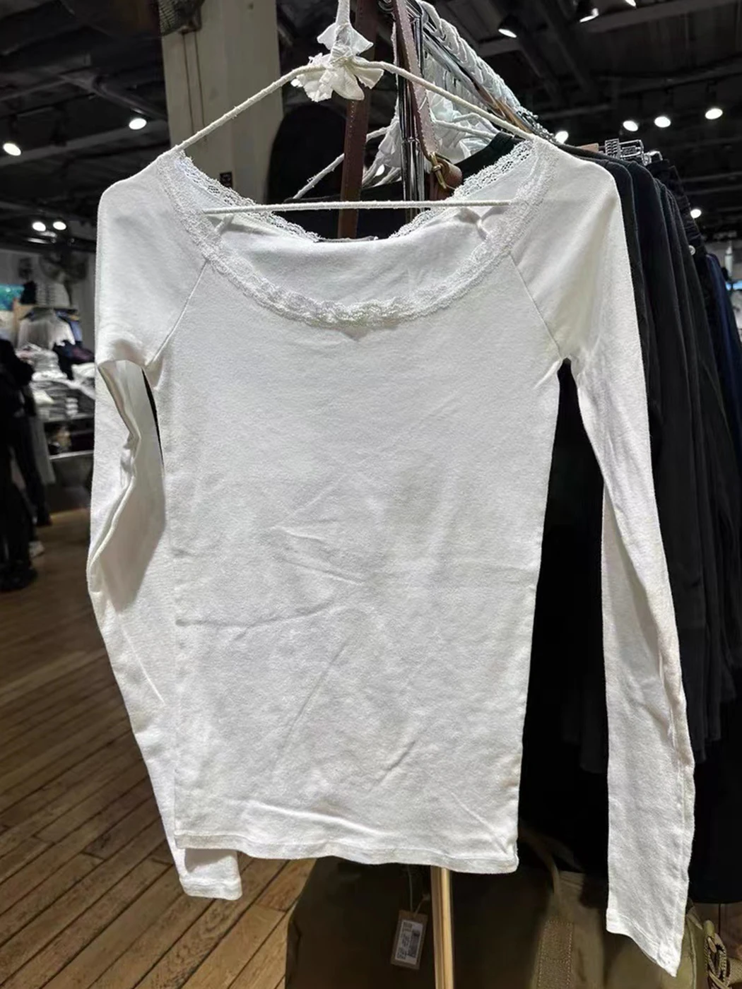 女性のためのレースのスラッシュカラーTシャツ,長袖のセクシーなトップス,女の子のための流行のトップス,若者のためのTシャツ,2000s,y2k,夏の服,2024