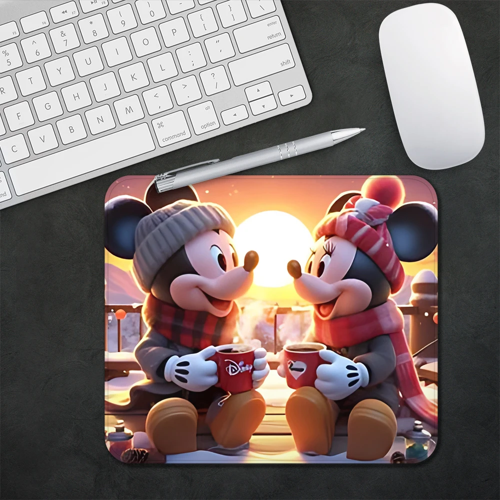 Süßes Anime Paar Mickey Minnie Gaming Mauspad xs kleines Mauspad für PC Gamer Desktop Dekoration Büro Maus Matte Deskmat Teppich