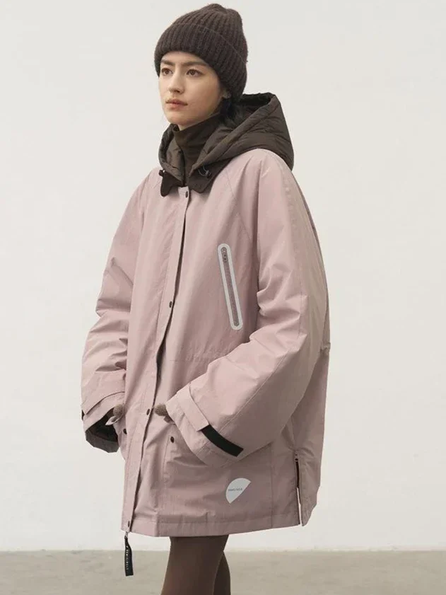 2025 Moda europea Invierno Nueva chaqueta de plumón para mujer Chaqueta de trabajo holgada con empalme a prueba de viento para ir al trabajo