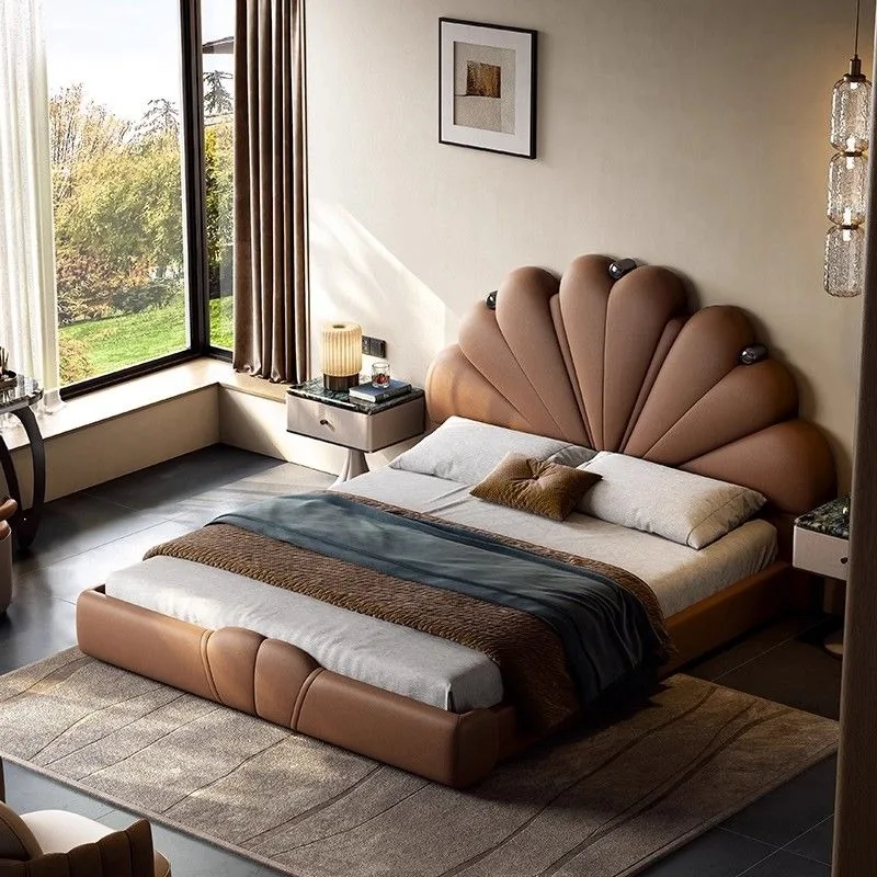 Petal bed, modern light luxury high-end bed, luxury master bedroom double wedding bed, first-layer cowhide shell bed