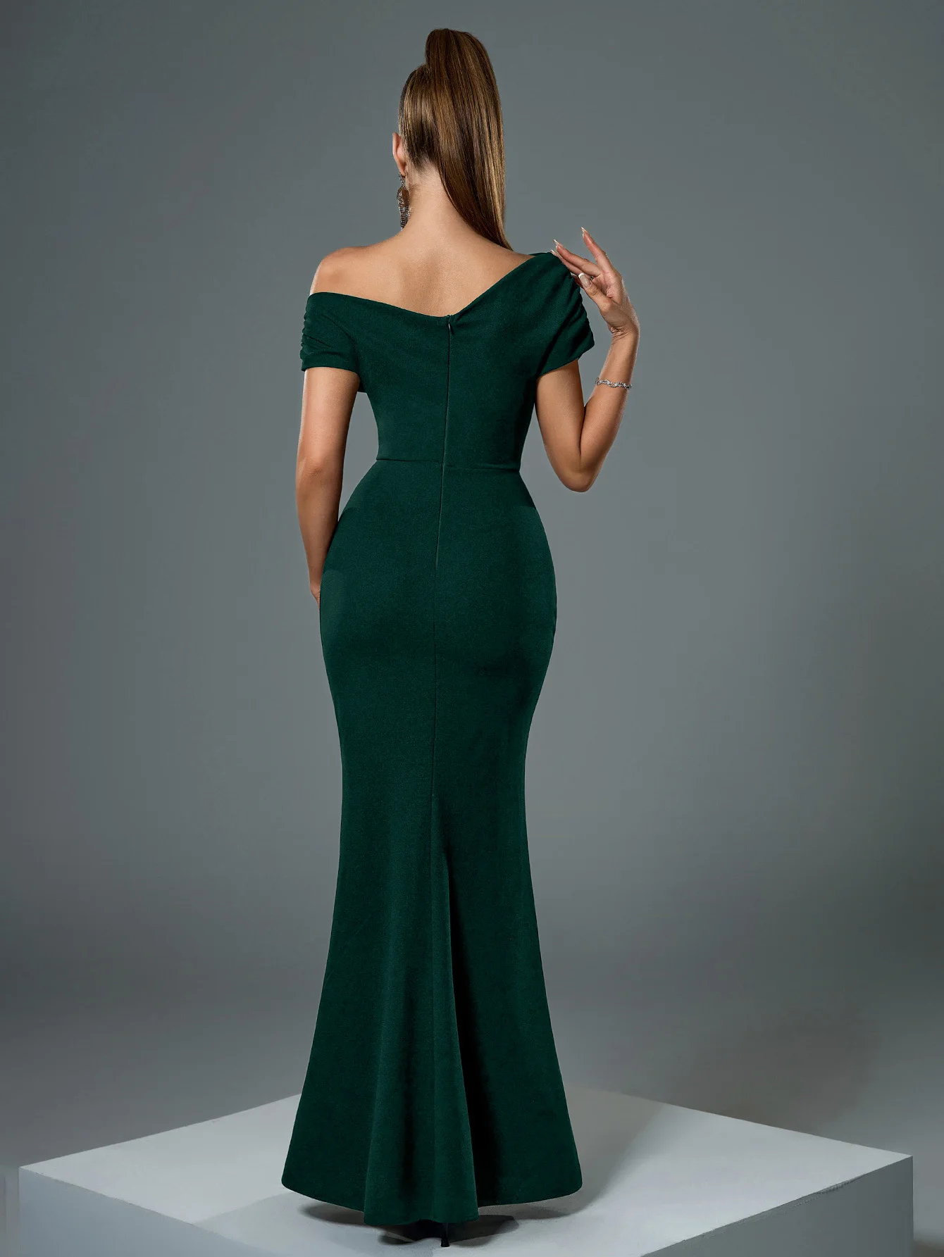 فستان سهرة أسود أنيق للنساء من UNITHORSE مطرز يدويًا بتصميم كتف غير متماثل للمناسبات الرسمية #4