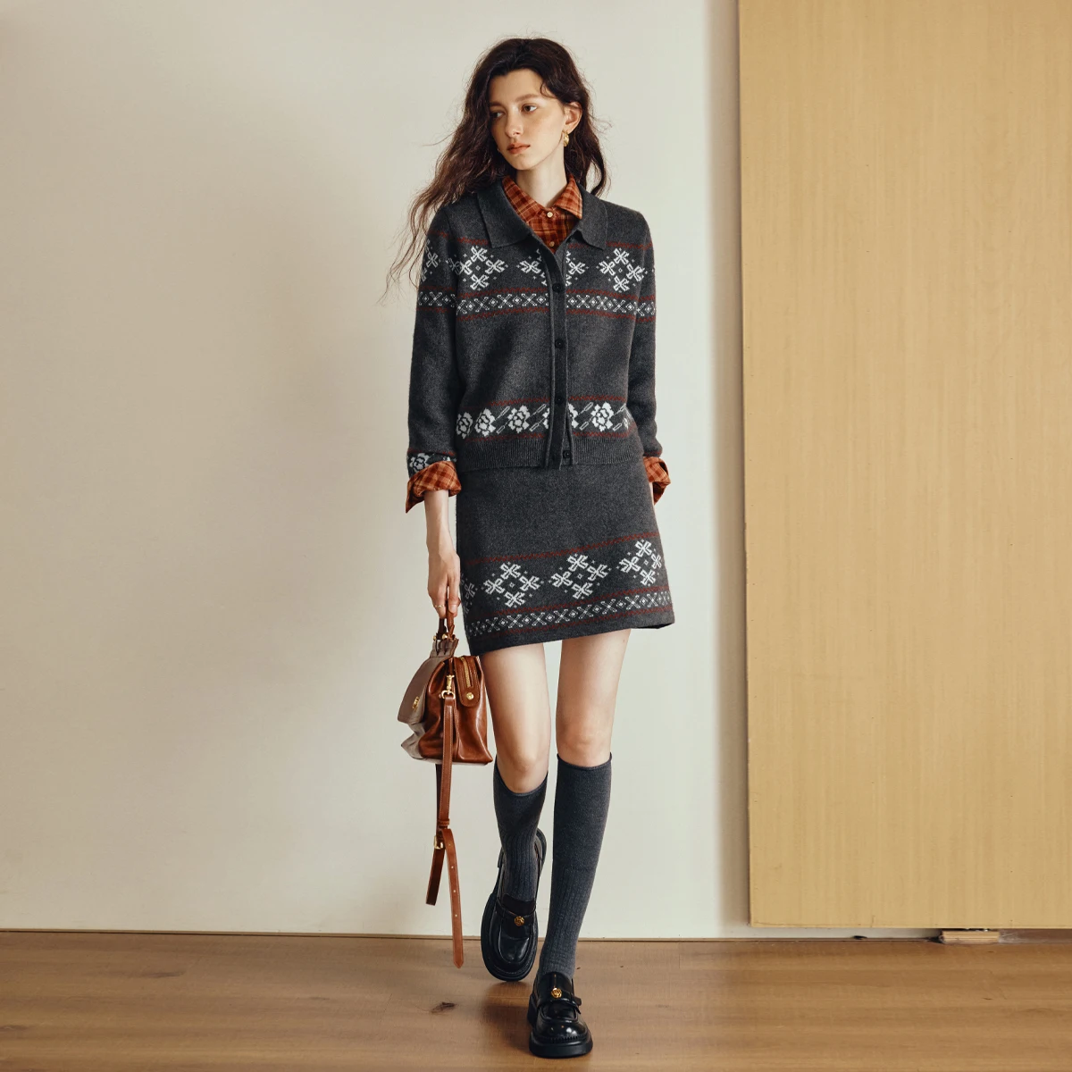 OLrain Women Knitted Mini Skirts Autumn 2026 Jacquard Straight Skirt French Fashion Elastic Waist Skirt Elegant Lady O57QB001832