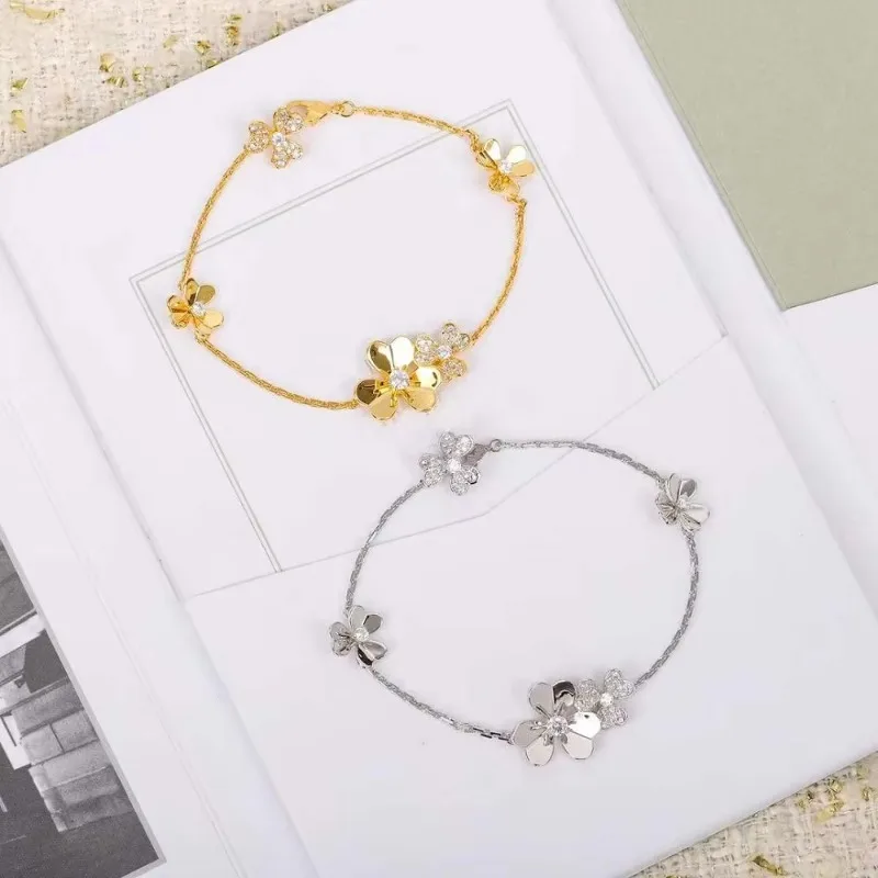 

Seiko Edition V Gold Lucky Clover Bracelet Women's Full Diamond Five Petal Flower Jewelry
