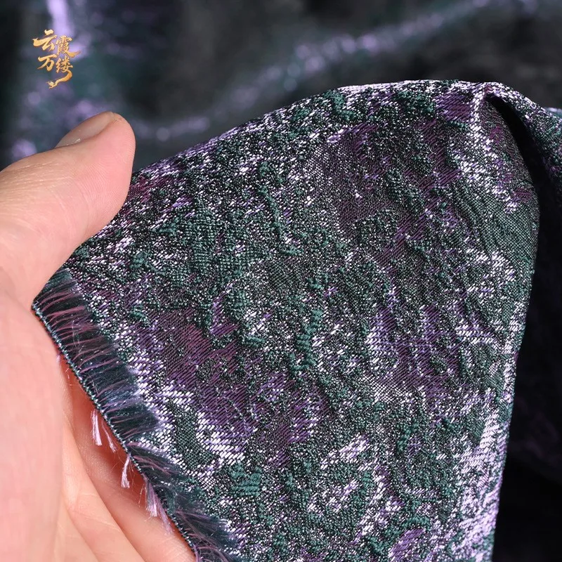 The new purple gilded jacquard fabric can be cut into skirts cheongsams and Hanfu for fashion designers