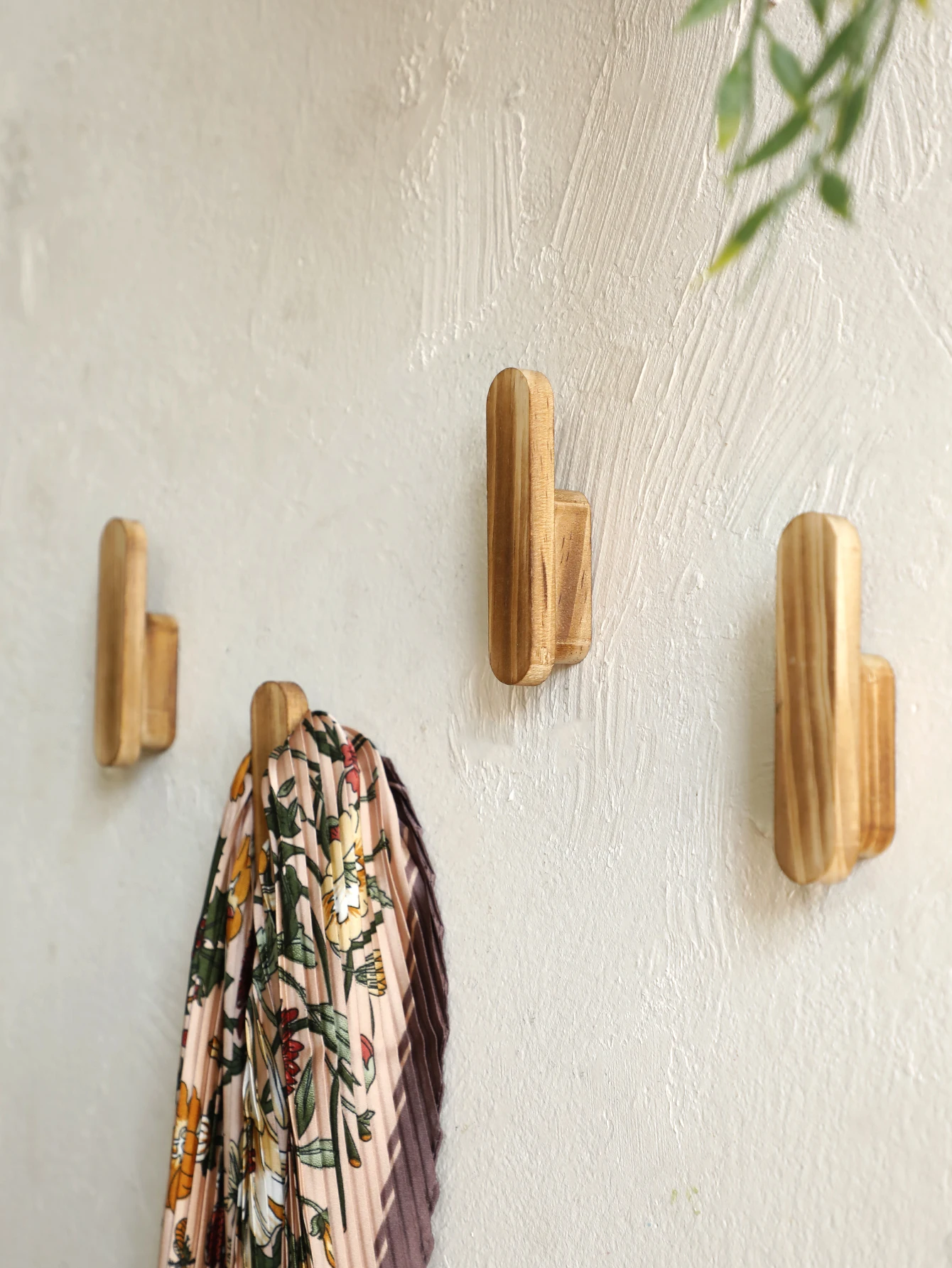 Rustic Wooden Wall Hooks Handmade Decorative Coat and Hat Hangers Ideal for Entryway Bedroom and Bathroom Wall Mounted Organizer