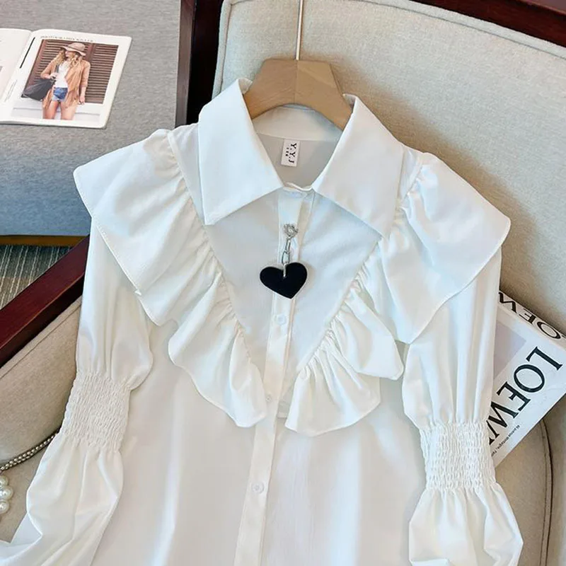 Blusa de manga abombada con volantes de estilo francés para mujer, camisas con solapa holgadas y elegantes de diseño coreano, camisetas blancas y negras de estilo universitario