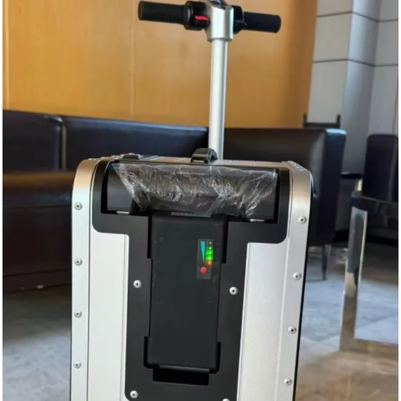 حقيبة سفر كهربائية متينة ومطورة لعام 2026، يمكن التحكم بها عبر تطبيق الهاتف المحمول