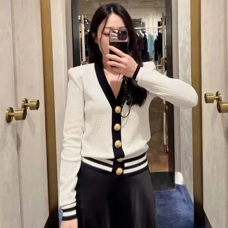 

Women's V-neck long-sleeved cardigan metal button slim fit ladies tops