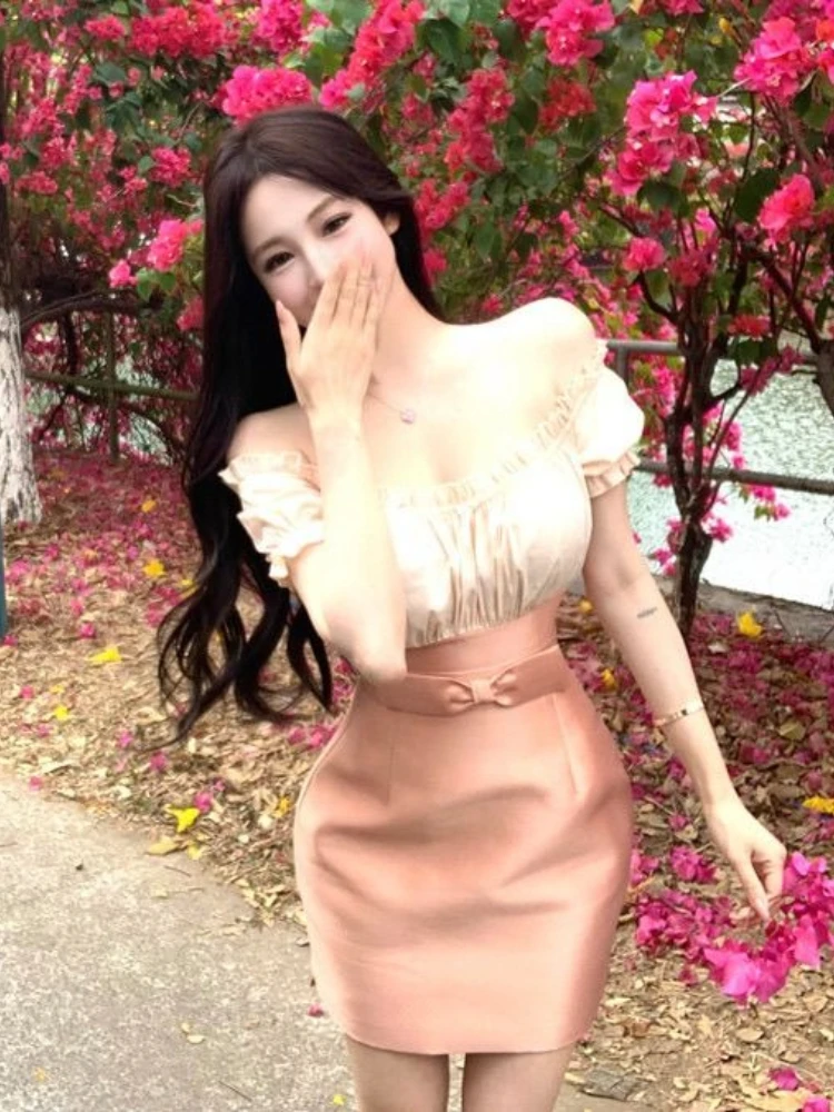 Off shoulder wooden ear short sleeved waist cinched shirt bow wrapped hip skirt two-piece set women's summer fashion set