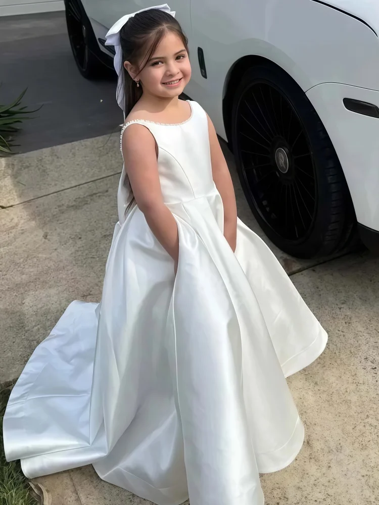 Luxurious and elegant trailing flower girl dress, birthday party, wedding brings eternal elegance to your wedding