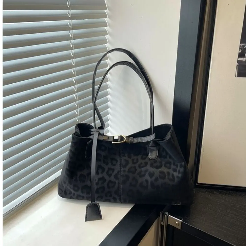 2025 Winter Womens Tote Bag Large Capacity Shoulder Handbag Synthetic Leather Elegant Retro Style Daily Purse