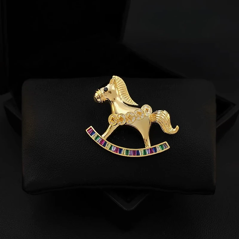 

"Get Rich Quickly" Lucky Brooch for Women Colorful Zodiac Horse Atmosphere Coat Accessory Pin Golden Animal Jewelry Gifts 6028