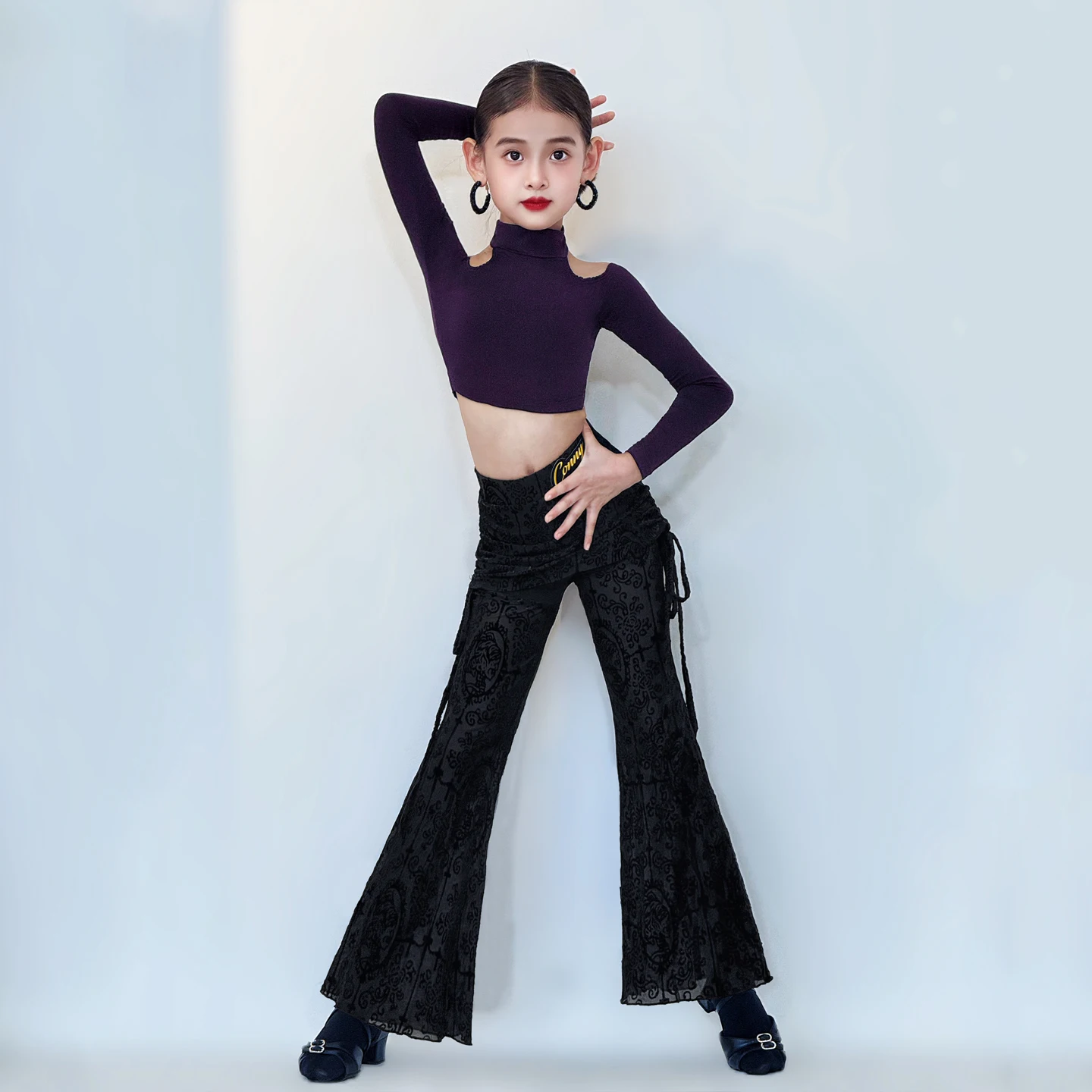 Ropa de entrenamiento de baile latino para niñas, pantalones acampanados de baile para niños, Tops con hombros descubiertos, vestidos de competición de baile latino
