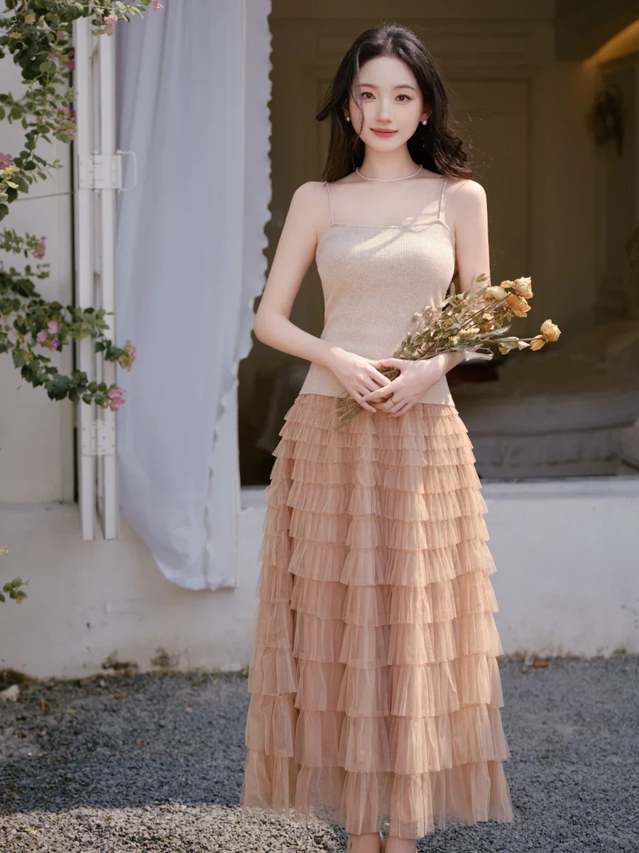 

Элегантный комплект из двух предметов во французском стиле, женский осенний вязаный топ на бретелях + милая сетчатая юбка в стиле ретро, модные повседневные комплекты, женские