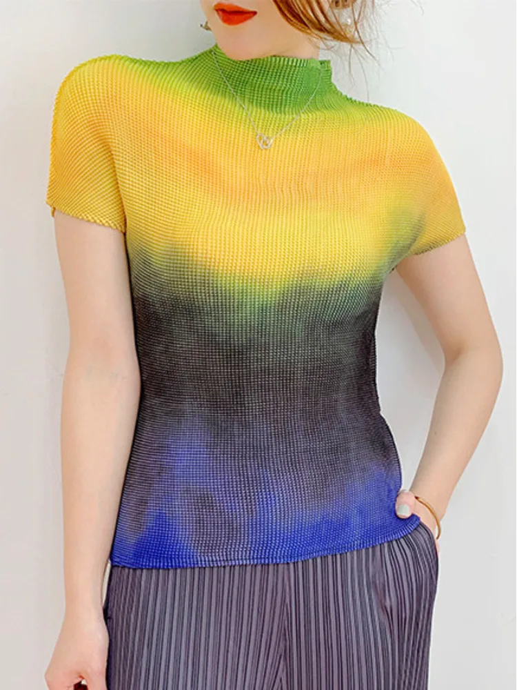 

Miyake Pleated Gradient Women's Tops Fashion High Street Short Sleeves Slim T-shirt Y2k Contrast Color Clothing