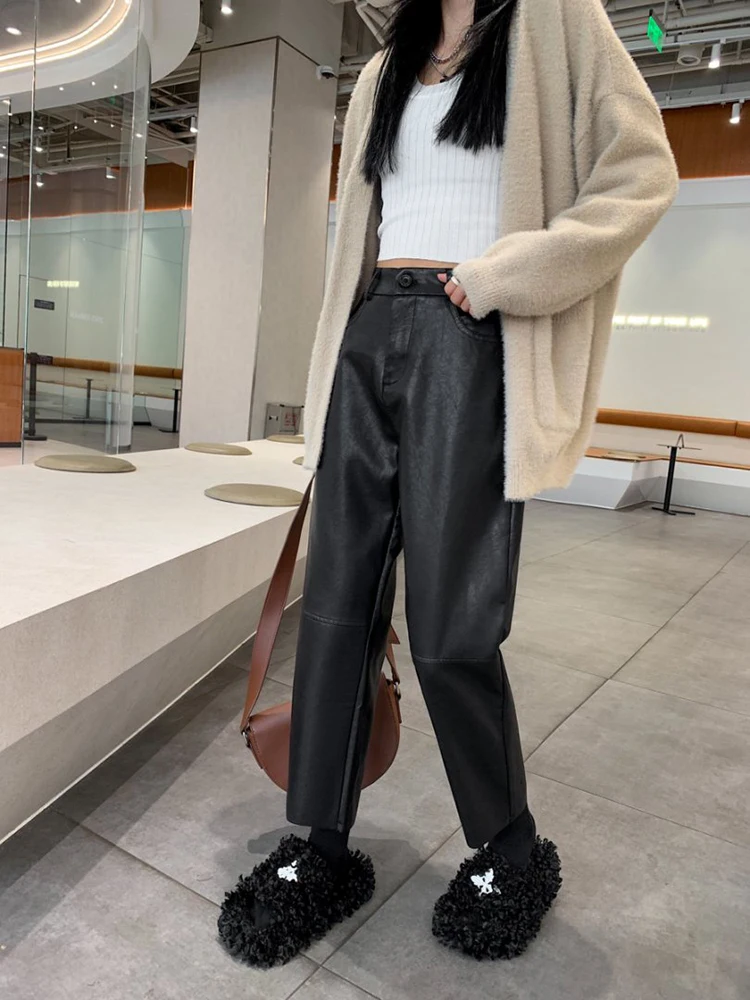 กางเกงหนังเทียมสีแดงไวน์ทรงดินสอเอวสูงสำหรับผู้หญิง สไตล์ลำลอง ความยาวระดับข้อเท้า เหมาะสำหรับฤดูใบไม้ร่วงและฤดูหนาว