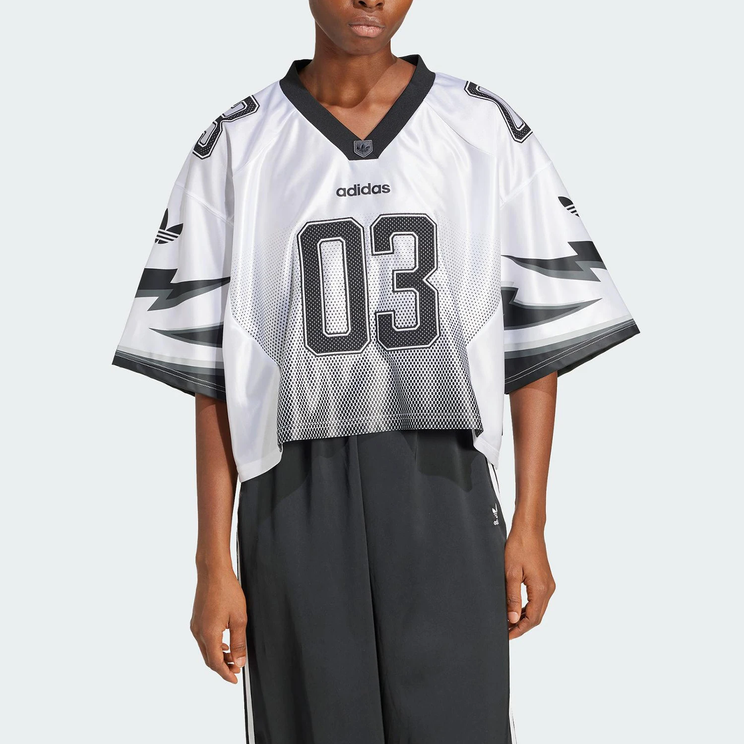 

Adidas Originals Женская футбольная футболка с v-образным вырезом и короткими рукавами с принтом JX9216