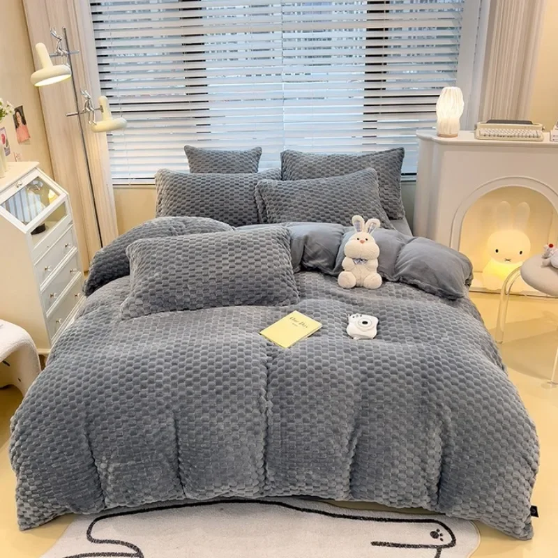 

2024 new skin-friendly and comfortable maternal and infant grade warm milk fleece thickened bean fleece quilt cover 4-piece set